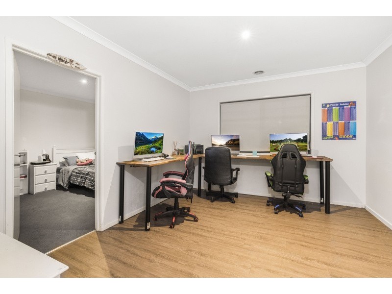 14 Sweet Pea Drive, Pakenham VIC 3810