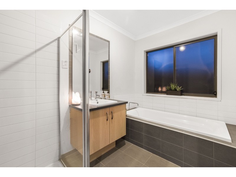 14 Sweet Pea Drive, Pakenham VIC 3810