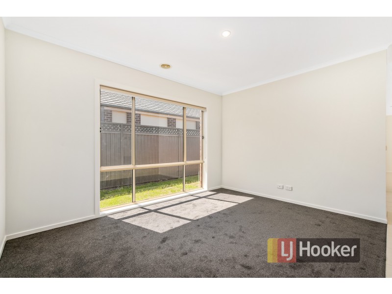 38 Britton Drive, Pakenham VIC 3810