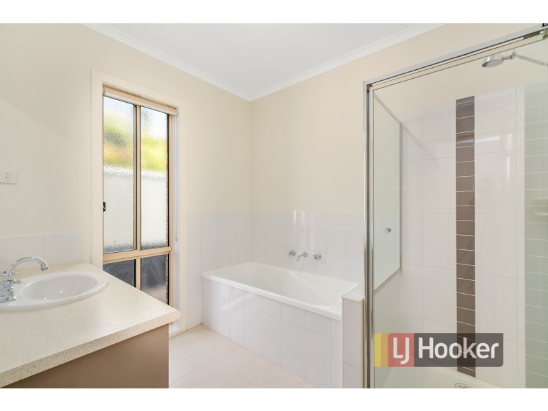 38 Britton Drive, Pakenham VIC 3810