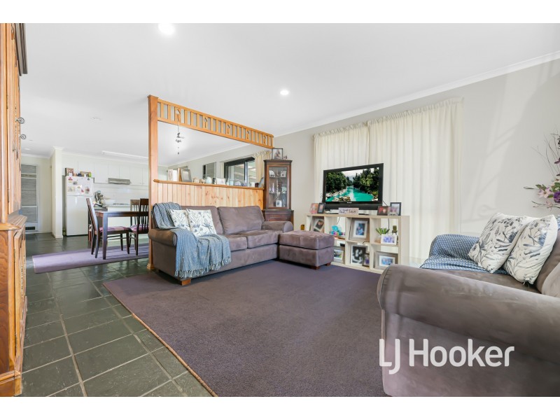 31 Duncan Drive, Pakenham VIC 3810