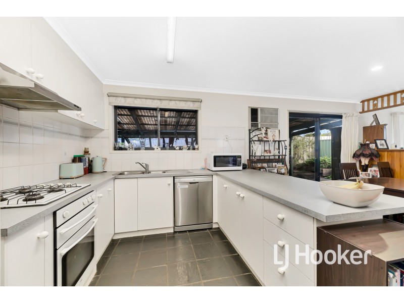 31 Duncan Drive, Pakenham VIC 3810