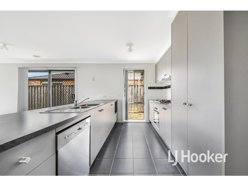 52 Devine Drive, Pakenham VIC 3810