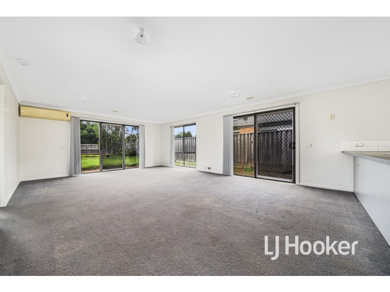 52 Devine Drive, Pakenham VIC 3810