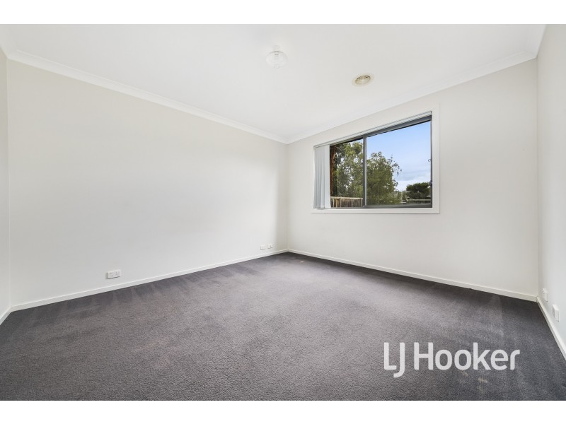 52 Devine Drive, Pakenham VIC 3810