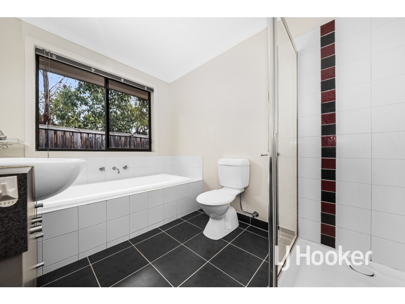 52 Devine Drive, Pakenham VIC 3810