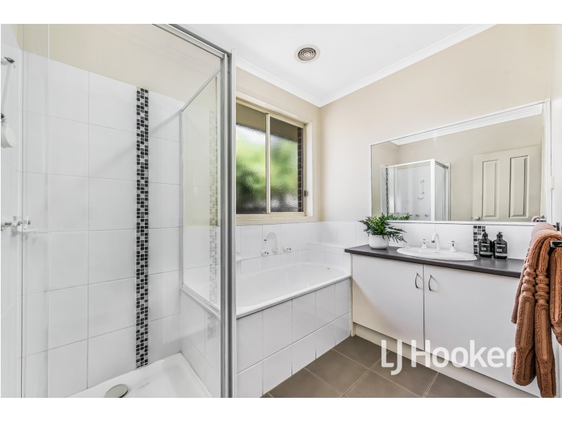 8A Ebony Drive, Pakenham VIC 3810
