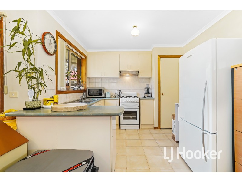 17 Rossi Close, Pakenham VIC 3810