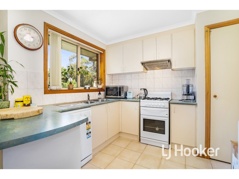 17 Rossi Close, Pakenham VIC 3810