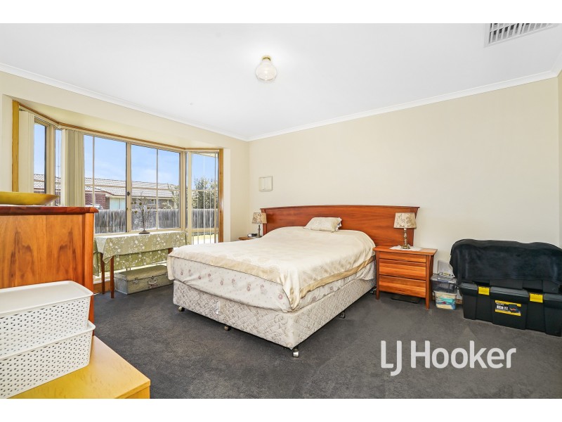 17 Rossi Close, Pakenham VIC 3810