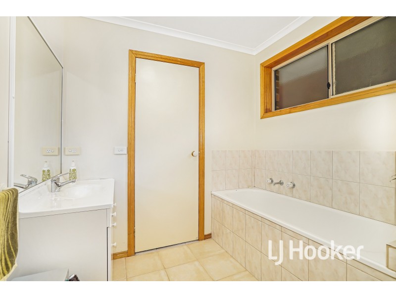 17 Rossi Close, Pakenham VIC 3810