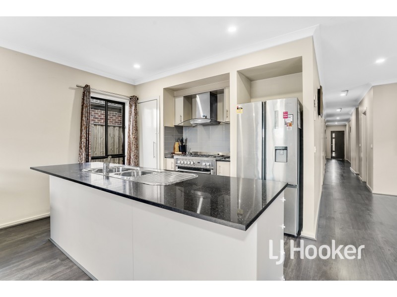 8 Lavender Road, Officer VIC 3809