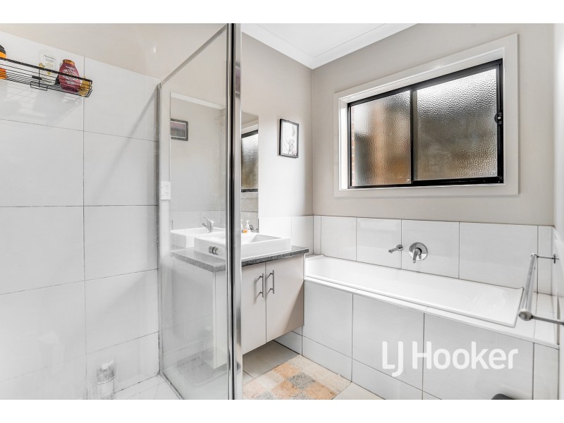 8 Lavender Road, Officer VIC 3809