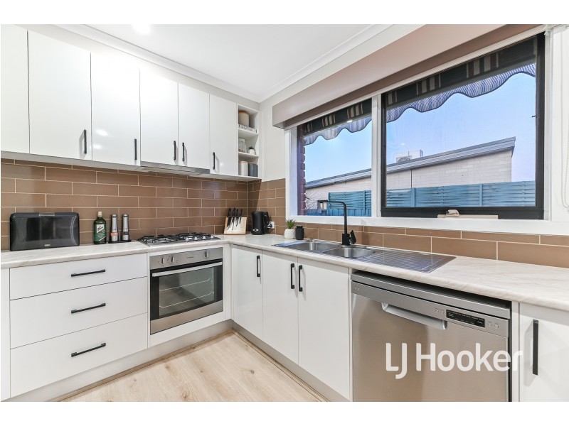 2/28A Henry Street, Pakenham VIC 3810