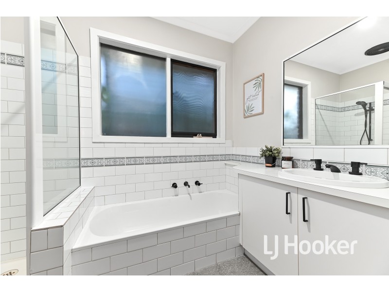 2/28A Henry Street, Pakenham VIC 3810