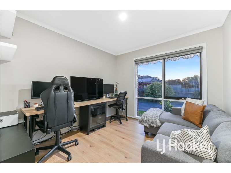 2/28A Henry Street, Pakenham VIC 3810