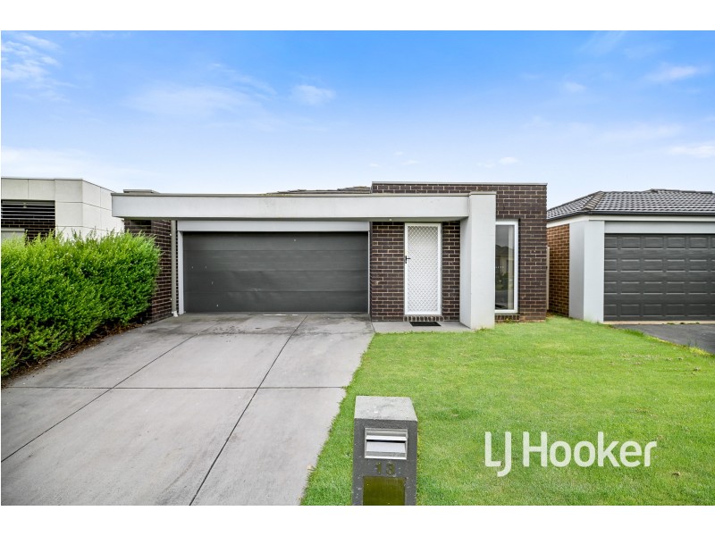 13 Serenity Street, Pakenham VIC 3810