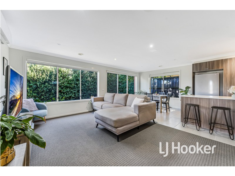 20 Macleod Circuit, Pakenham VIC 3810