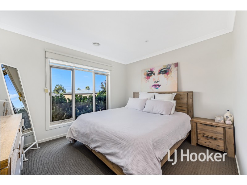 20 Macleod Circuit, Pakenham VIC 3810