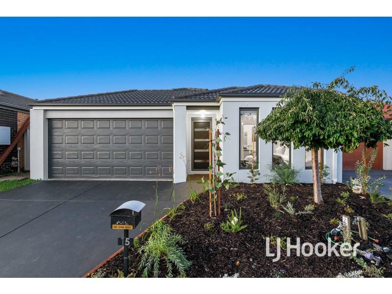 15 Serenity Street, Pakenham VIC 3810