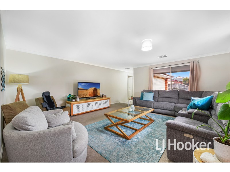 10 Cerreto Mews, Pakenham VIC 3810