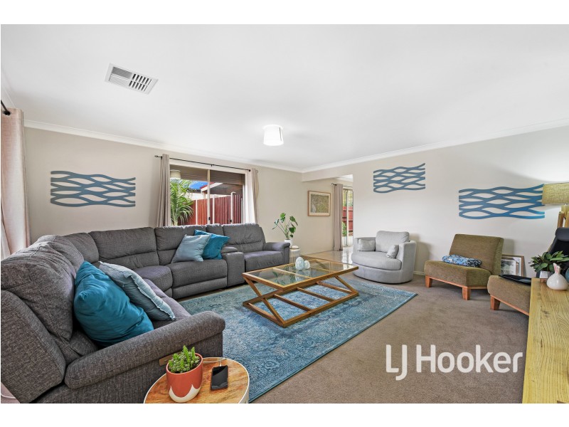 10 Cerreto Mews, Pakenham VIC 3810