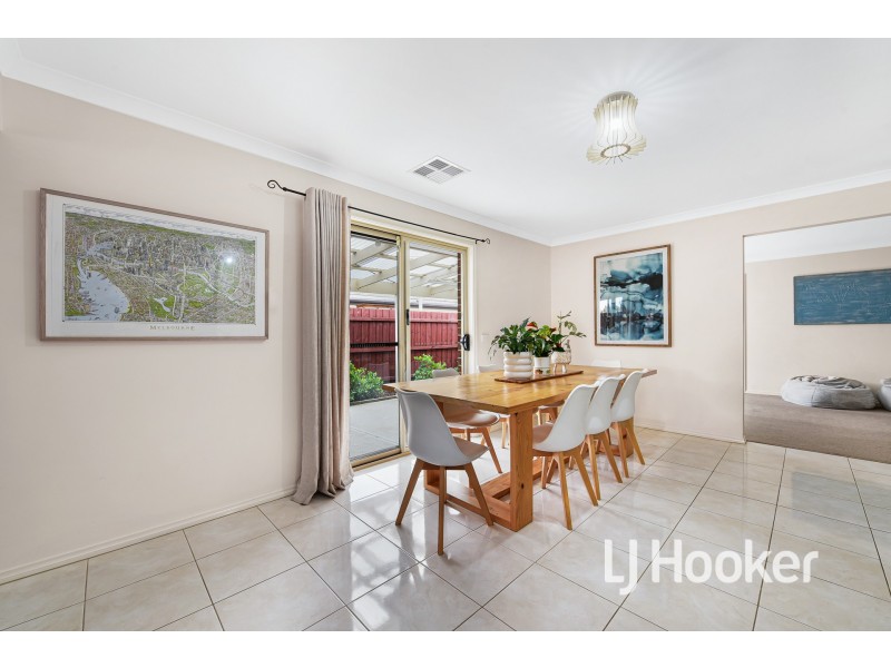 10 Cerreto Mews, Pakenham VIC 3810