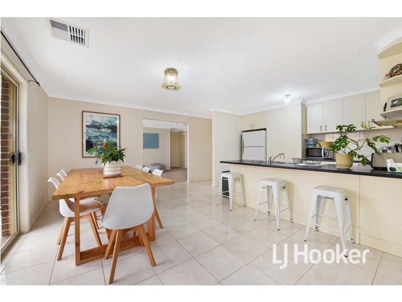 10 Cerreto Mews, Pakenham VIC 3810