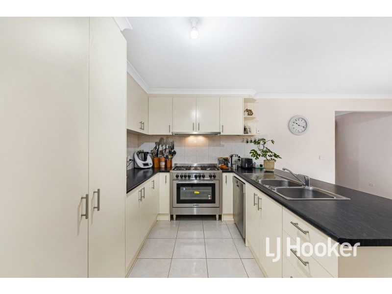 10 Cerreto Mews, Pakenham VIC 3810