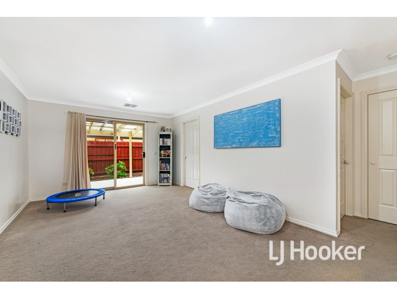 10 Cerreto Mews, Pakenham VIC 3810