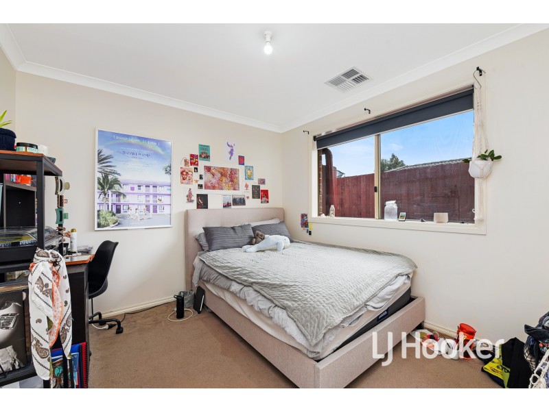 10 Cerreto Mews, Pakenham VIC 3810