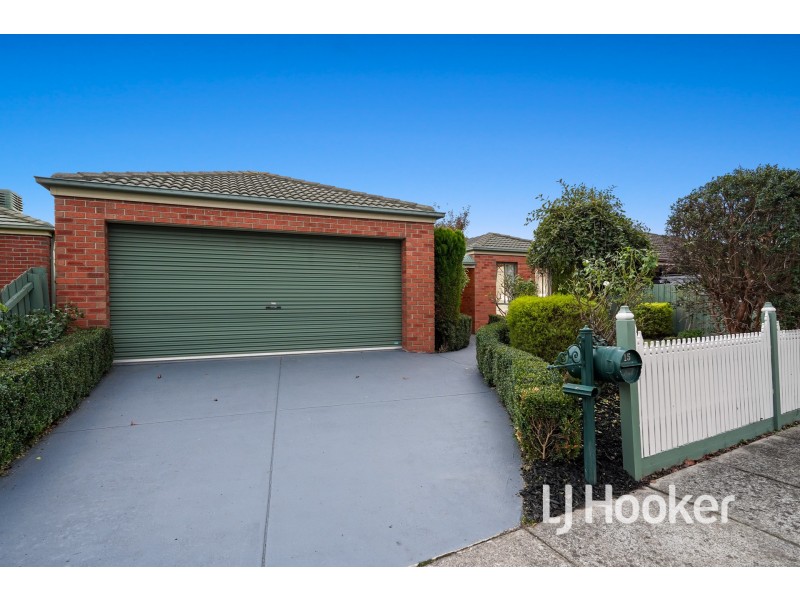 15 Glenn Erin Way, Berwick VIC 3806