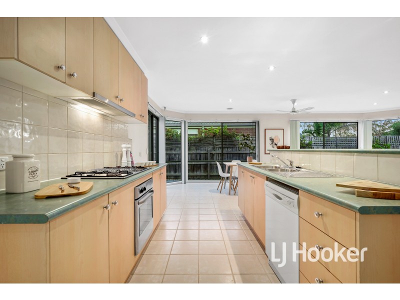 15 Glenn Erin Way, Berwick VIC 3806