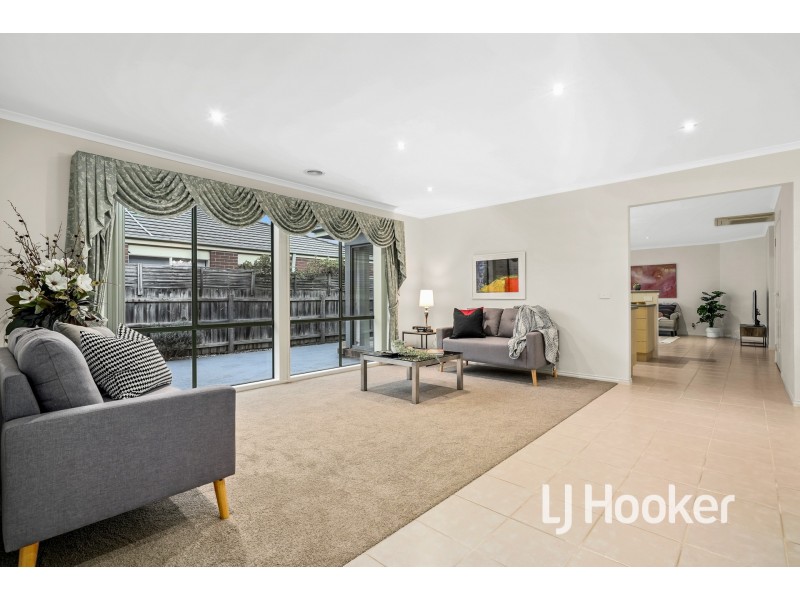 15 Glenn Erin Way, Berwick VIC 3806