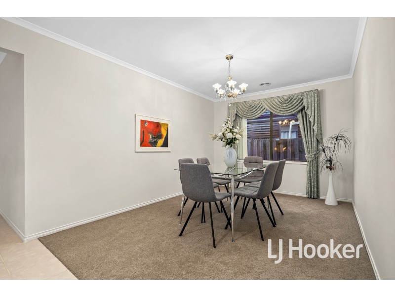15 Glenn Erin Way, Berwick VIC 3806