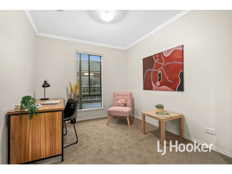 15 Glenn Erin Way, Berwick VIC 3806