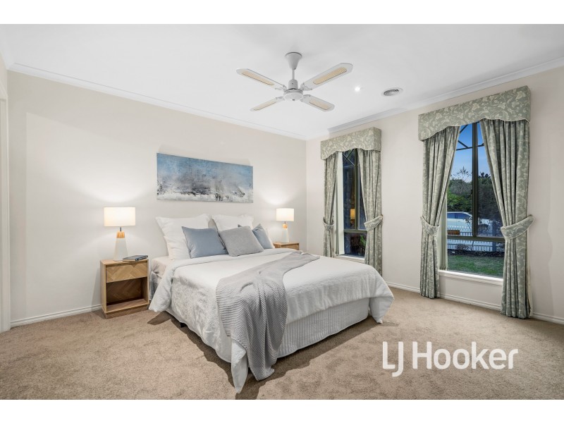 15 Glenn Erin Way, Berwick VIC 3806