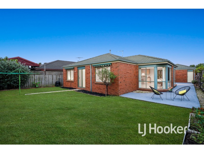 15 Glenn Erin Way, Berwick VIC 3806