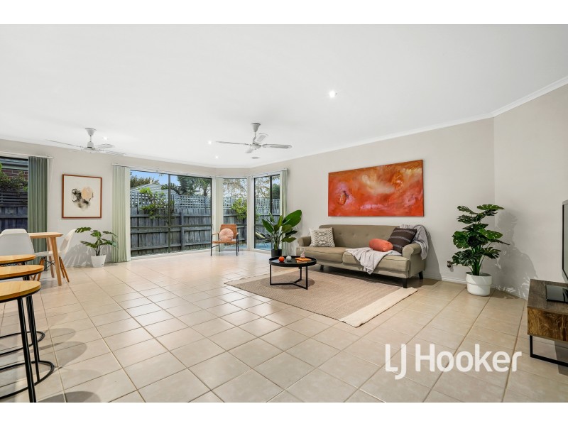 15 Glenn Erin Way, Berwick VIC 3806