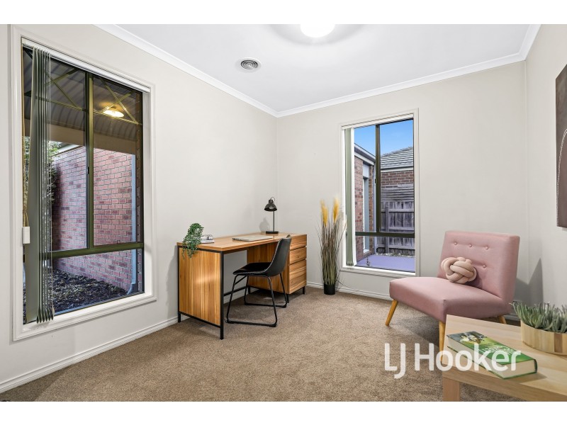 15 Glenn Erin Way, Berwick VIC 3806