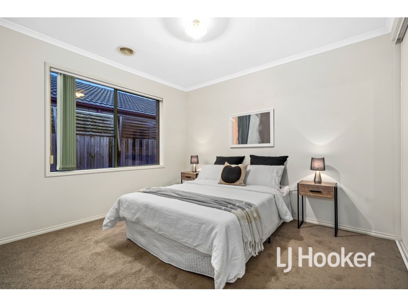 15 Glenn Erin Way, Berwick VIC 3806