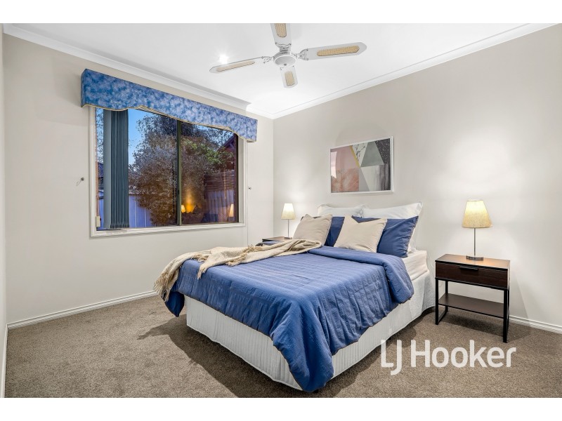 15 Glenn Erin Way, Berwick VIC 3806