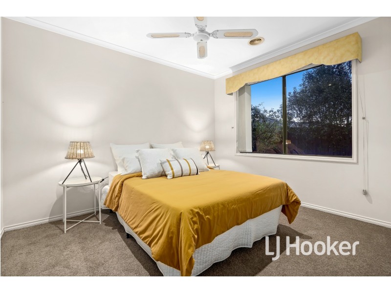 15 Glenn Erin Way, Berwick VIC 3806