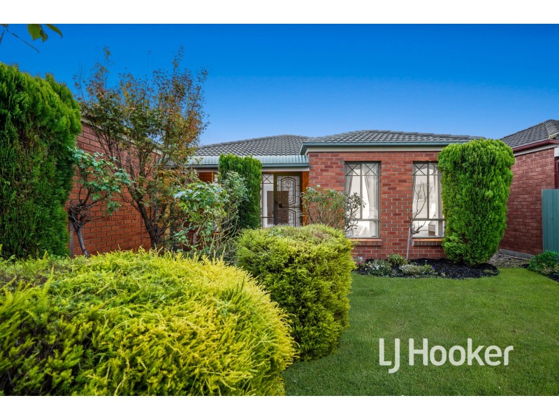 15 Glenn Erin Way, Berwick VIC 3806