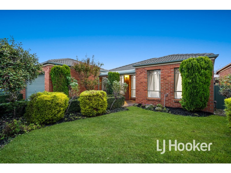 15 Glenn Erin Way, Berwick VIC 3806
