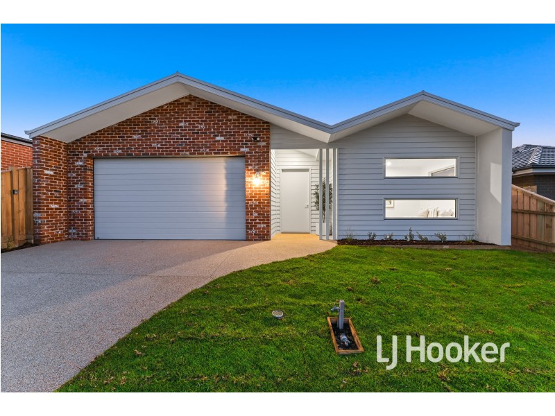 17 Peachtree Drive, Drouin VIC 3818
