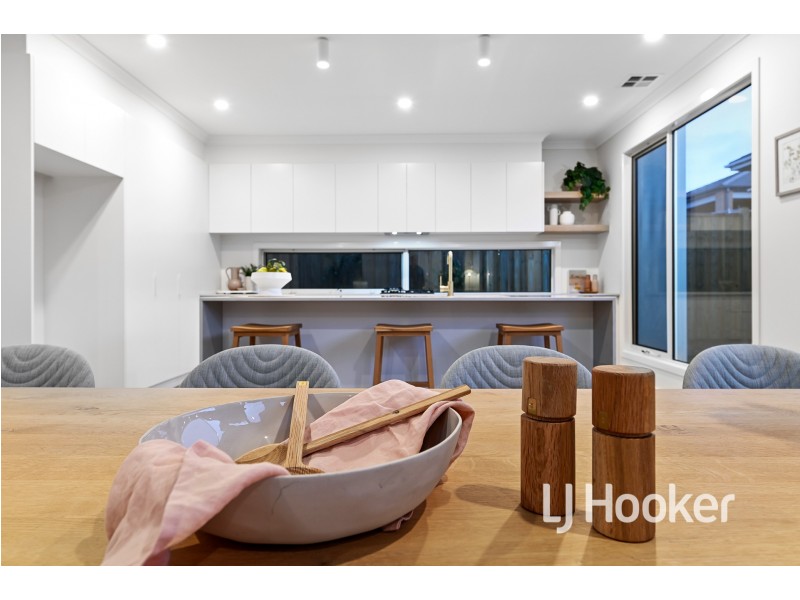 17 Peachtree Drive, Drouin VIC 3818