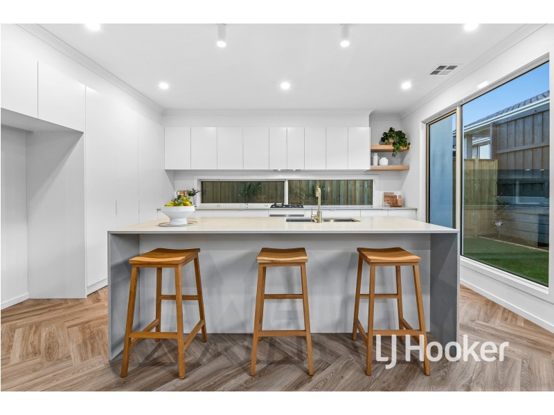 17 Peachtree Drive, Drouin VIC 3818