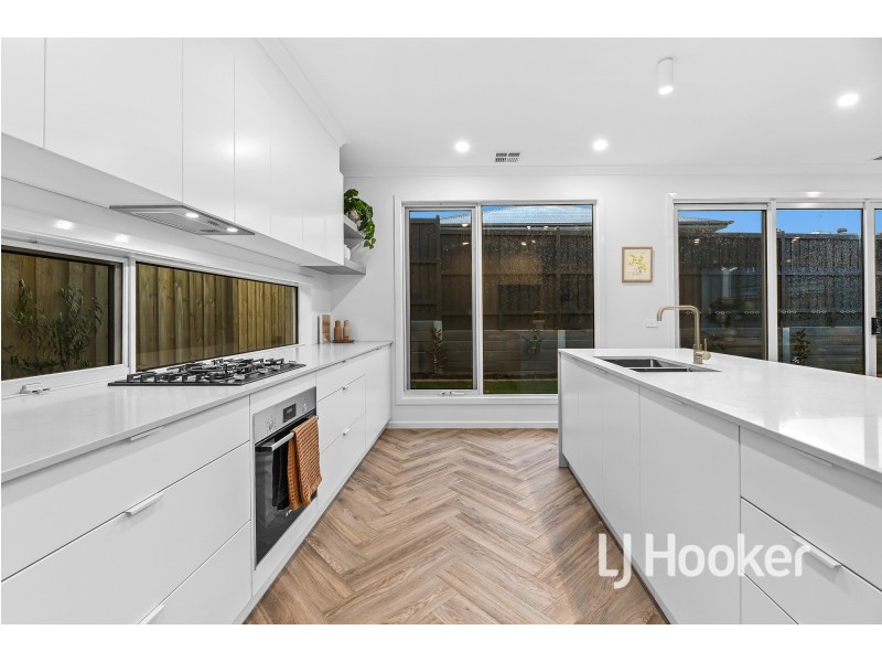 17 Peachtree Drive, Drouin VIC 3818