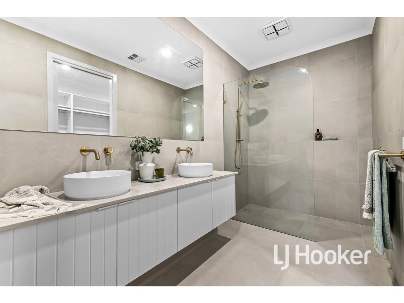 17 Peachtree Drive, Drouin VIC 3818